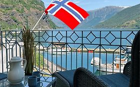Svingen Guesthouse - Panoramic Fjord Views In Flam